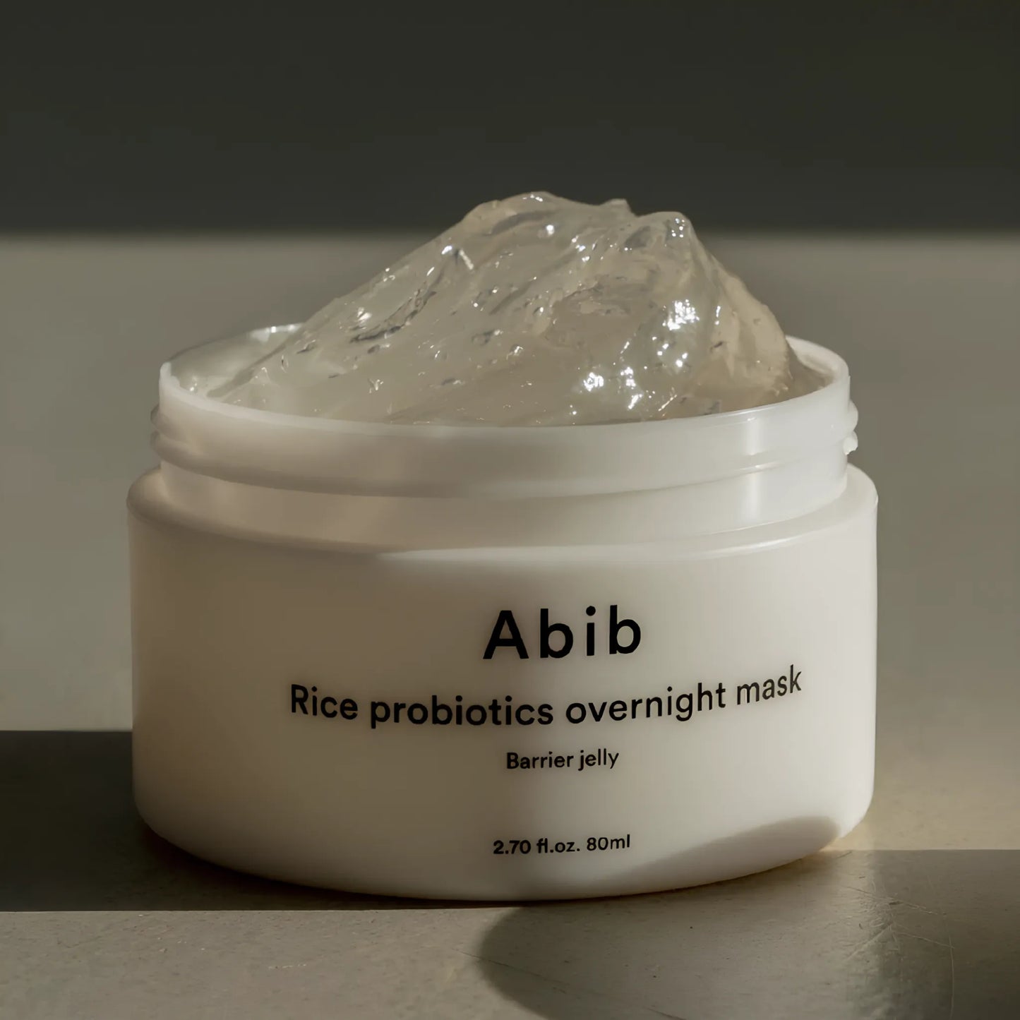 Abib Rice Probiotics Overnight Mask Barrier Jelly 80ml - Κοντινή λήψη της ζελατινώδους υφής, ιδανικής για βραδινή χρήση.