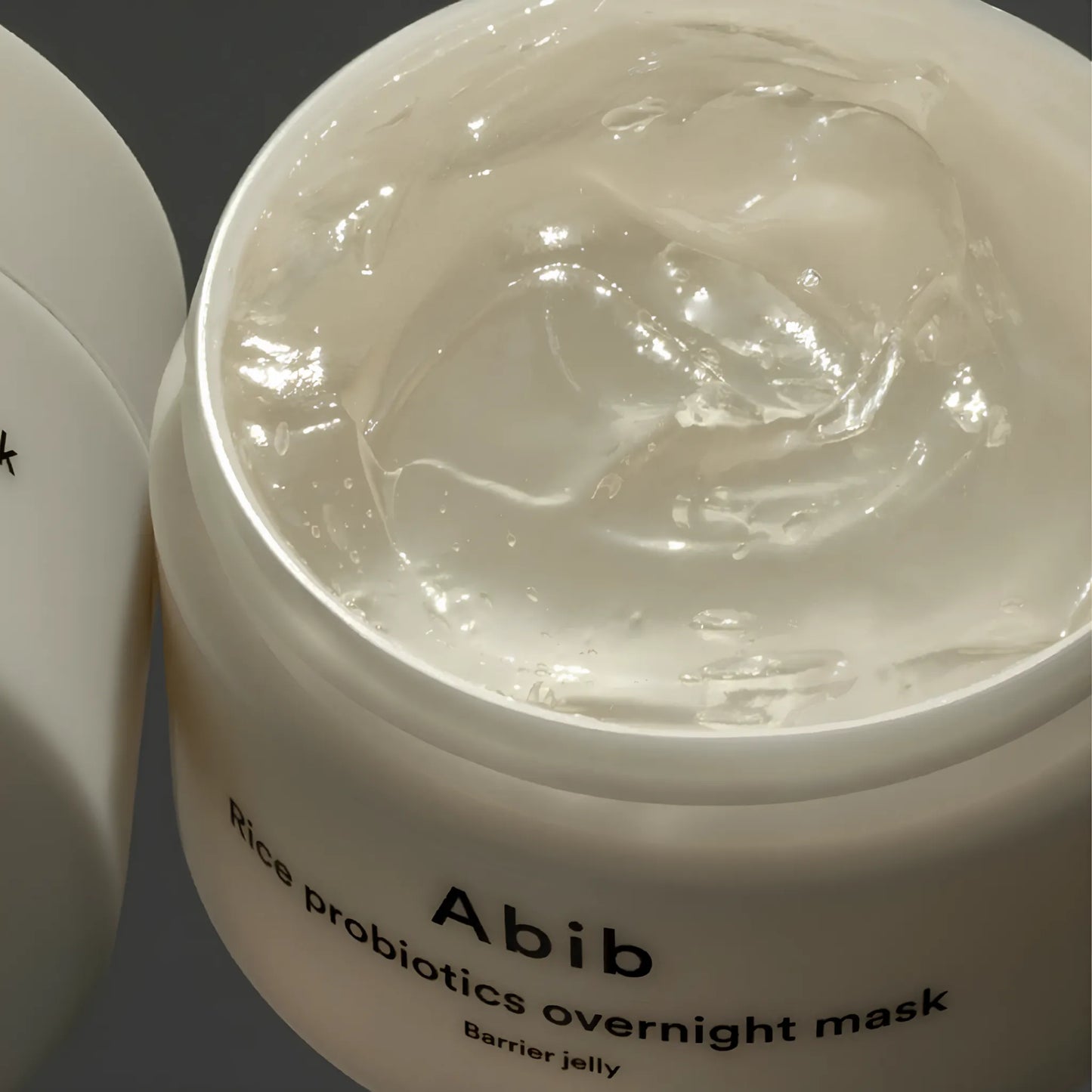 Abib Rice Probiotics Overnight Mask Barrier Jelly 80ml - Κοντινή λήψη της ζελατινώδους υφής, ιδανικής για βραδινή χρήση.