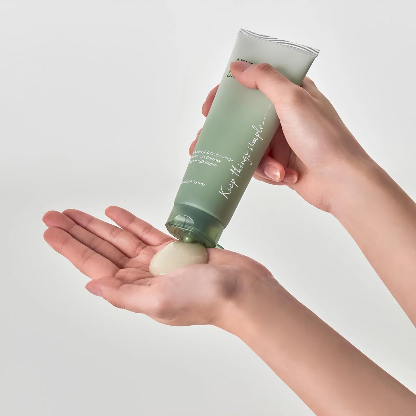 Anua Heartleaf LHA Moisture Peeling Gel 120ml, η υφή της κρέμας είναι ελαφριά, που απλώνεται εύκολα στην επιδερμίδα, προσφέροντας απαλότητα και ανανέωση χωρίς να προκαλεί ξηρότητα.
