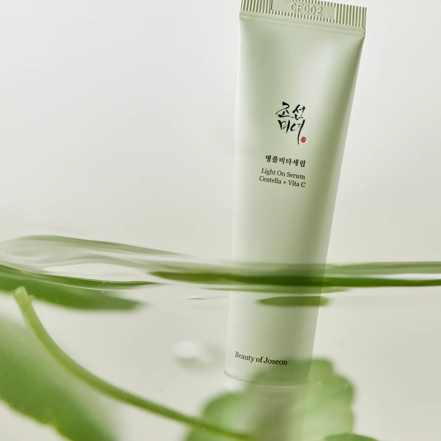 Beauty of Joseon Light on Serum: Centella + Vita C 30ml, με ελαφριά υφή και με τα ορατά ενεργά συστατικά Centella και Vita C να προσφέρουν φωτεινότητα στην επιδερμίδα.