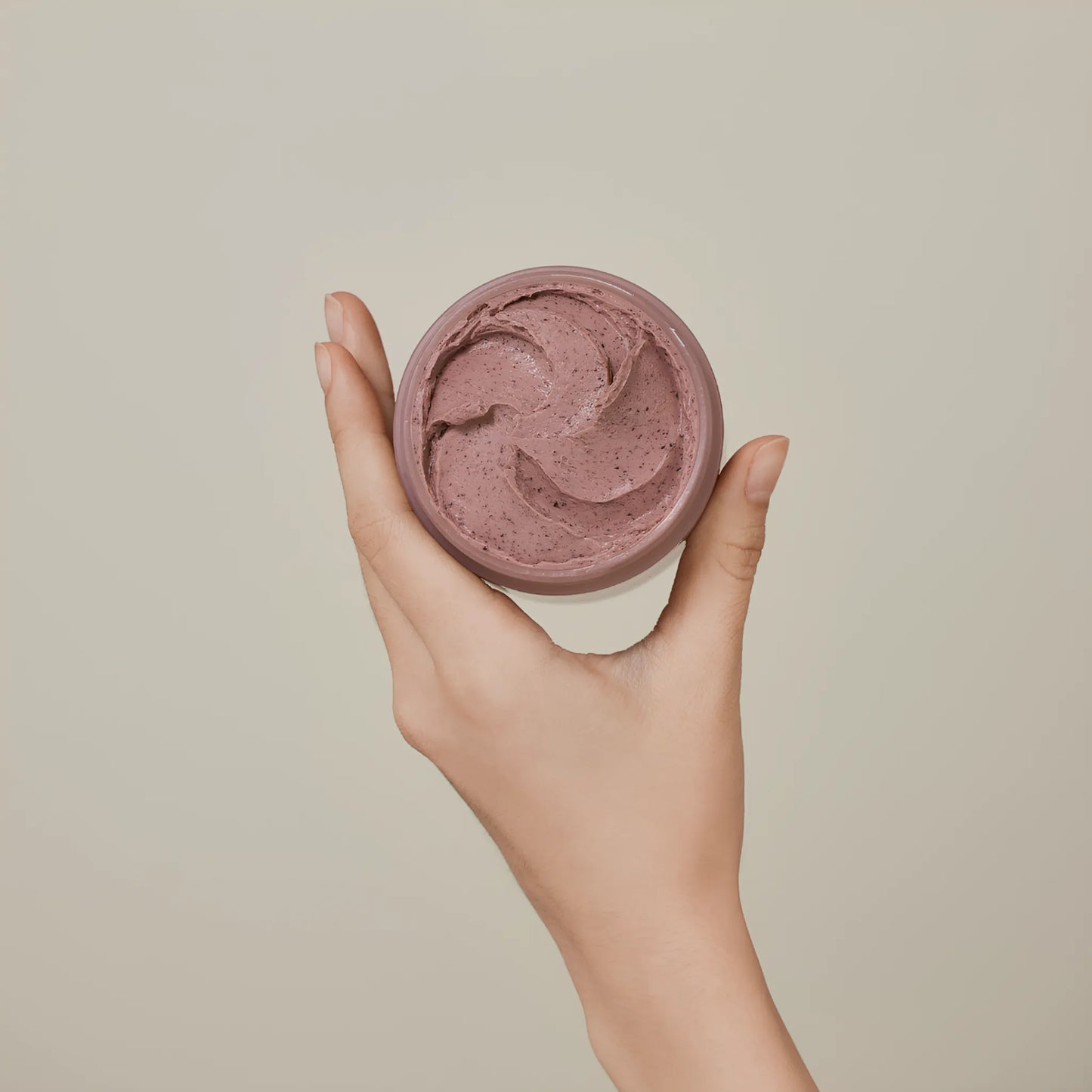 Beauty of Joseon Red Bean Refreshing Pore Mask 140ml, με ορατά σωματίδια κόκκινης φασολιάς, προσφέρει ήπια απολέπιση και συρρίκνωση των πόρων.