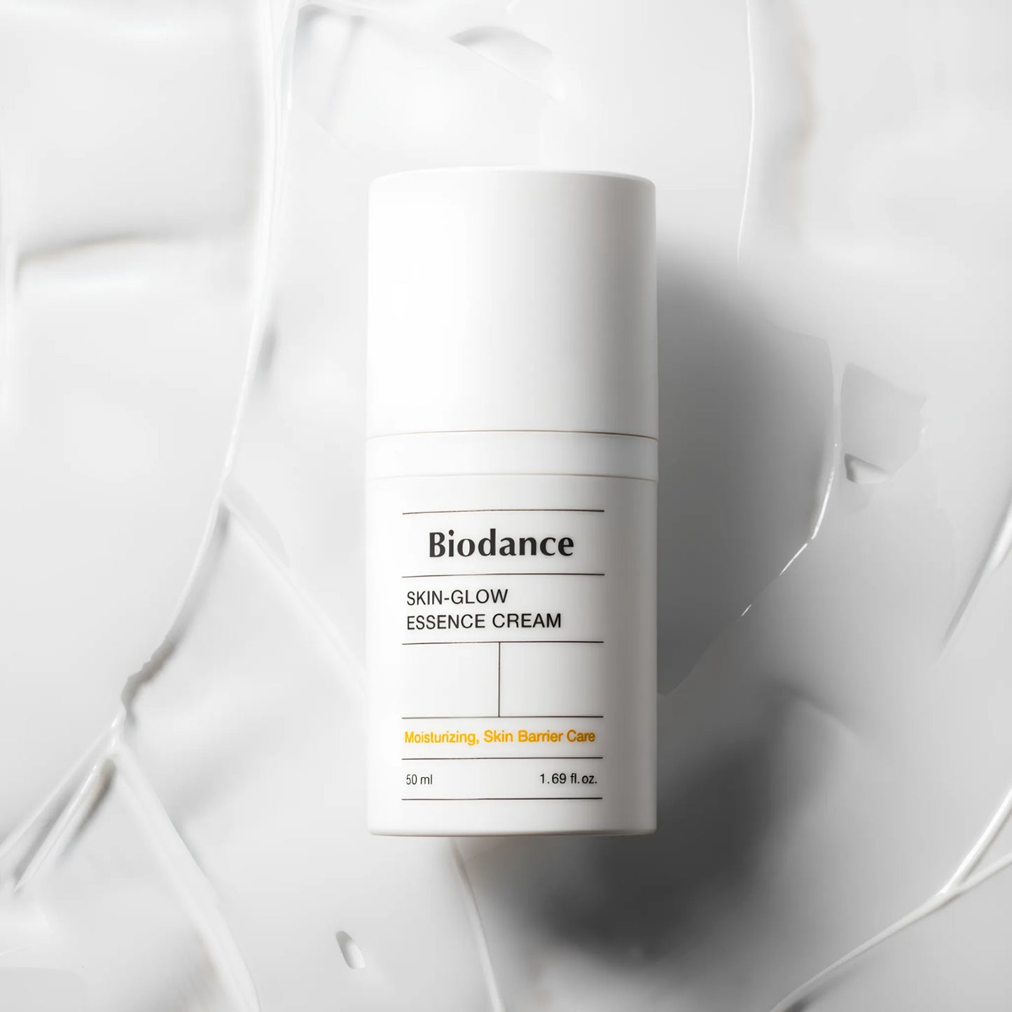 Biodance Skin-Glow Essence Cream 50ml, προσφέρει ενυδάτωση και φωτεινότητα, αφήνοντας την επιδερμίδα απαλή και λαμπερή.