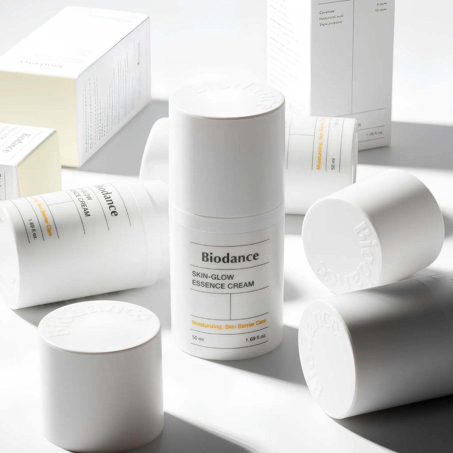 Biodance Skin-Glow Essence Cream 50ml, με λεπτόρρευστη υφή που απορροφάται εύκολα, ενισχύει τη φυσική λάμψη της επιδερμίδας.