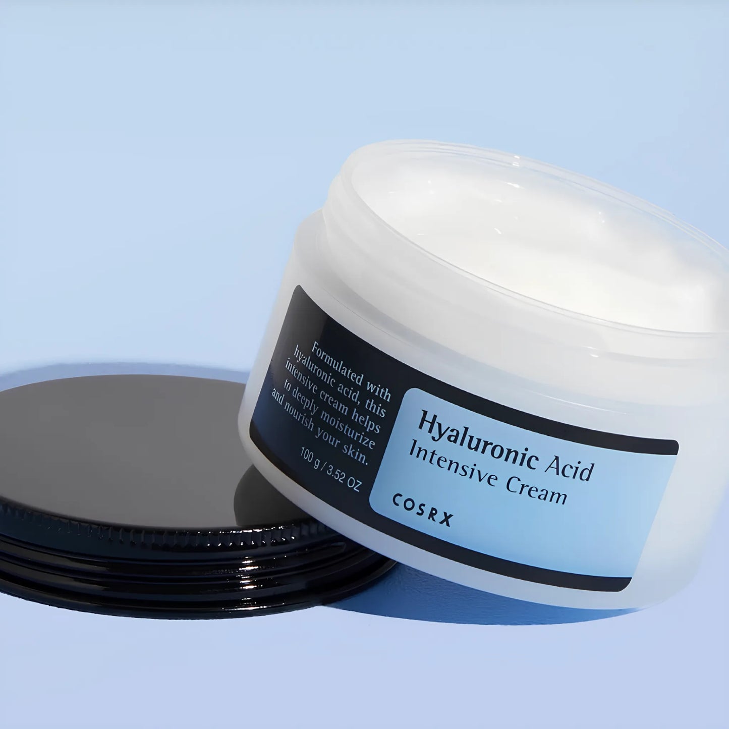 COSRX Hyaluronic Acid Intensive Cream 100ml, με την απαλή και κρεμώδη υφή να είναι ορατή, αναπληρώνει την υγρασία του δέρματος και ενισχύει τη λάμψη του.