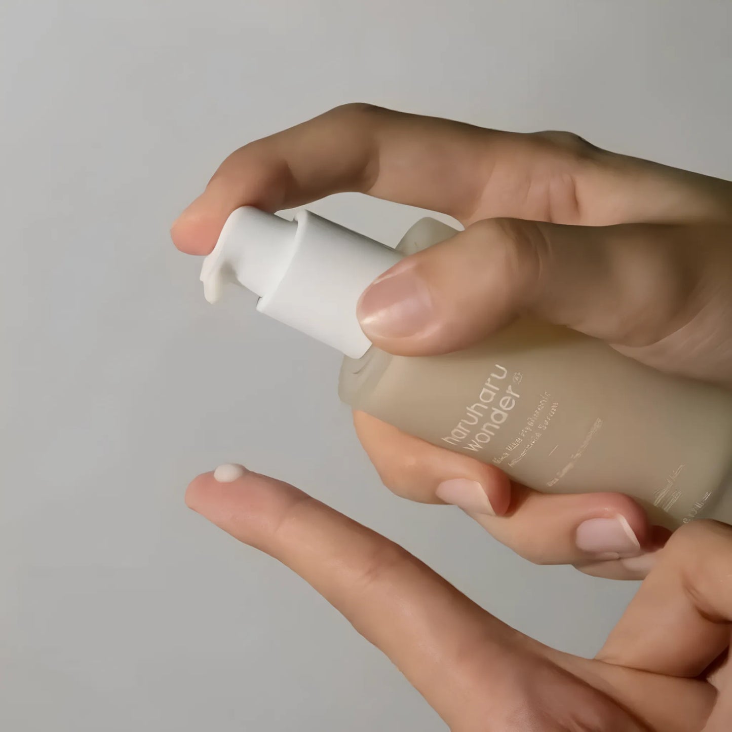 Haruharu Wonder Black Rice Serum 50ml – Ορός αντιγήρανσης με μαύρο ρύζι και υαλουρονικό οξύ για πιο νεανική και φωτεινή επιδερμίδα.