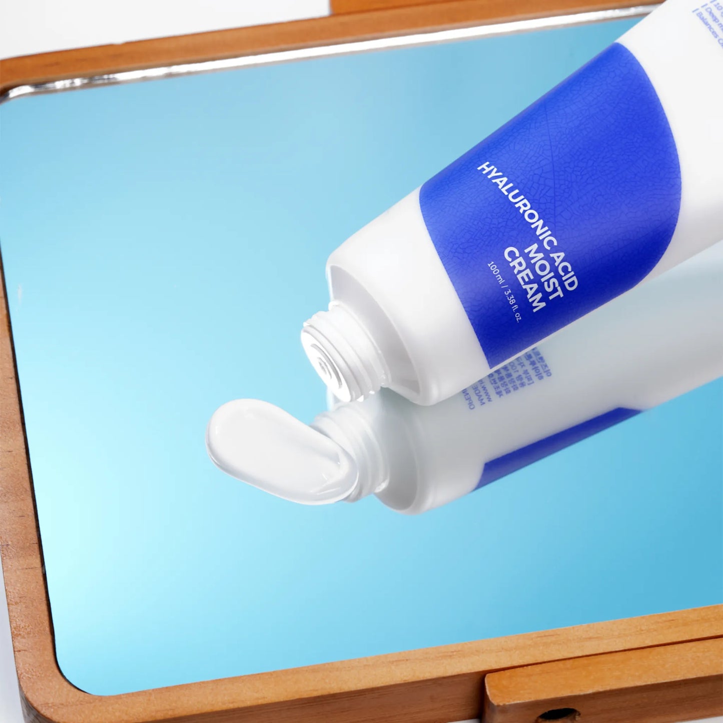 Isntree Hyaluronic Acid Moist Cream 100ml, με τη σύνθεσή της να διακρίνεται, αφήνει το δέρμα ενυδατωμένο και αναζωογονημένο όλη την ημέρα.