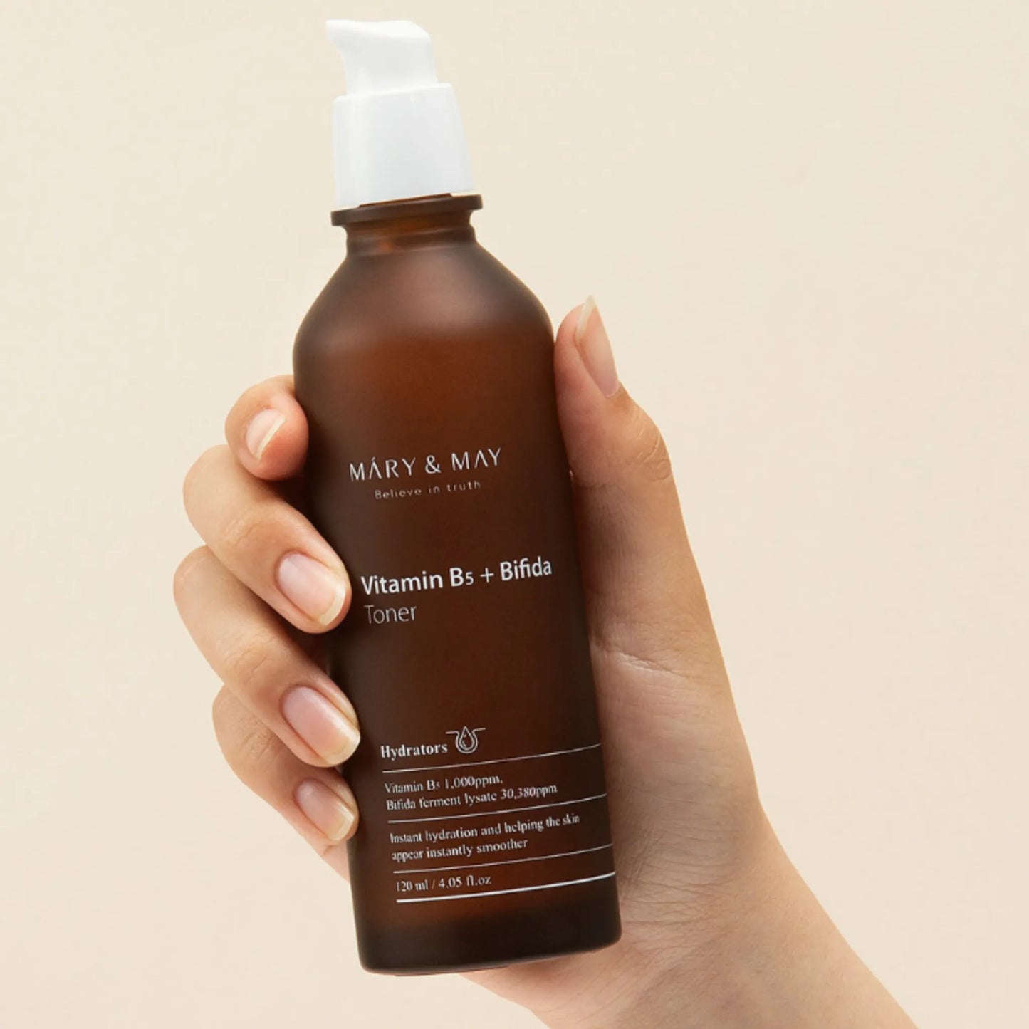 Mary&May Vitamin B5 + Bifida Toner 120ml, με το μπουκάλι να φαίνεται καθαρά, ενυδατώνει και καταπραΰνει την επιδερμίδα, προσφέροντας θρέψη και ισχυρή ενυδάτωση.