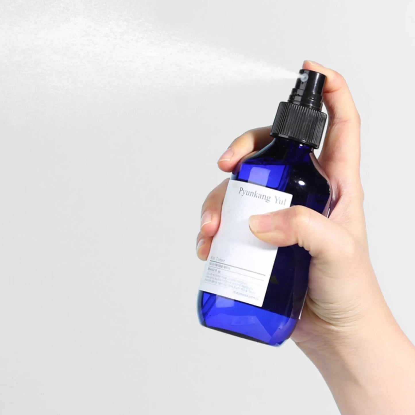 Pyunkang Yul Mist Toner 100ml, με τη μορφή σπρέι να ξεχωρίζει, παρέχει άμεση δροσιά και ανακούφιση για την επιδερμίδα.