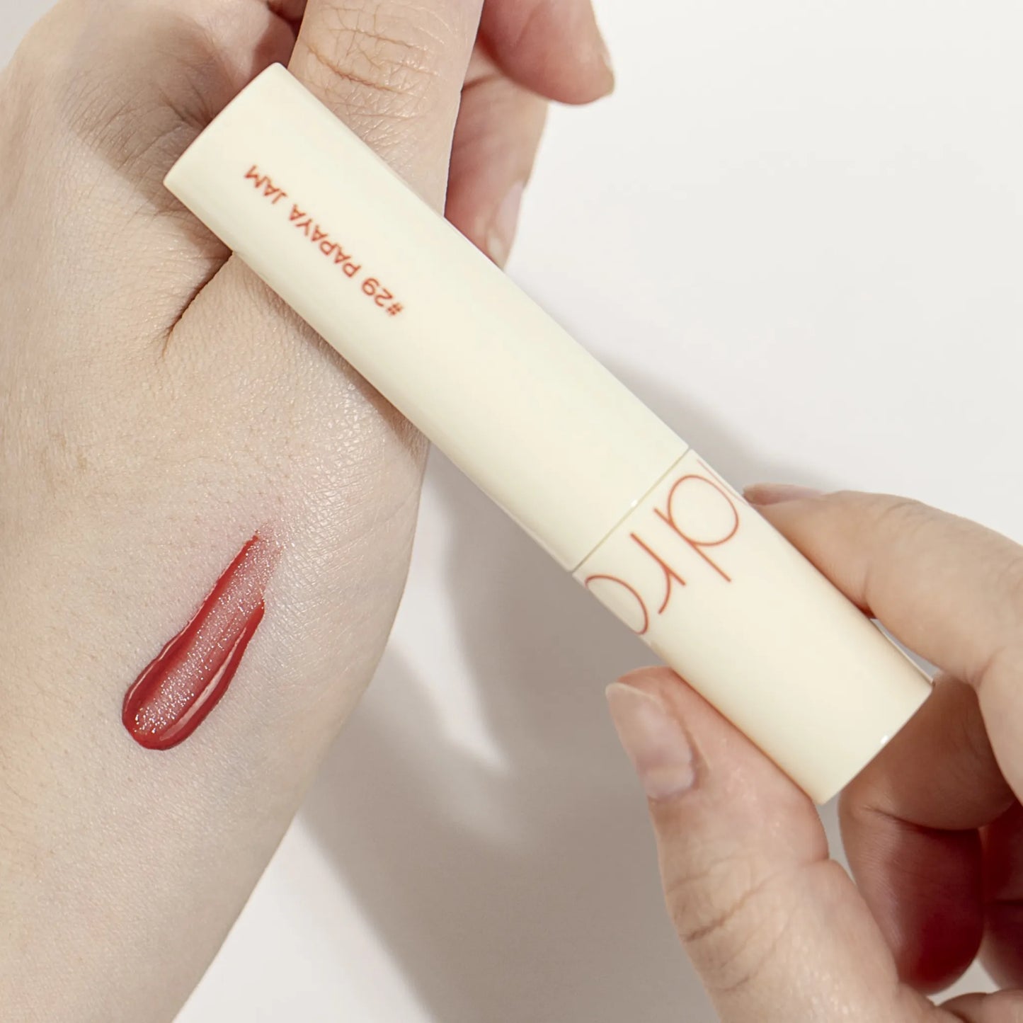Rom&nd Juicy Lasting Tint Permanent Lip Tint - 29 Papaya Jam 5.5g, με την έντονη απόχρωση και την υφή του να ξεχωρίζει, προσφέρει μακράς διάρκειας και φυσικό αποτέλεσμα.