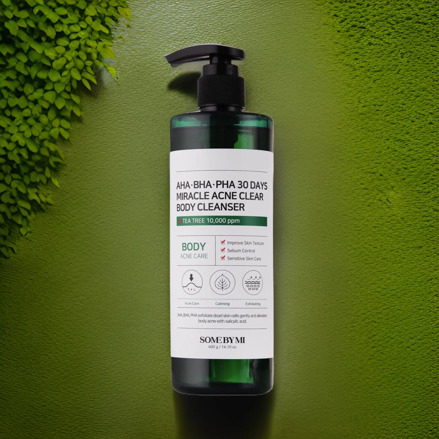 Some By Mi AHA.BHA.PHA 30 Days Miracle Clear Body Cleanser 400g, με το προϊόν να διακρίνεται, εμπλουτισμένο με οξέα για βελτίωση της υφής του δέρματος.