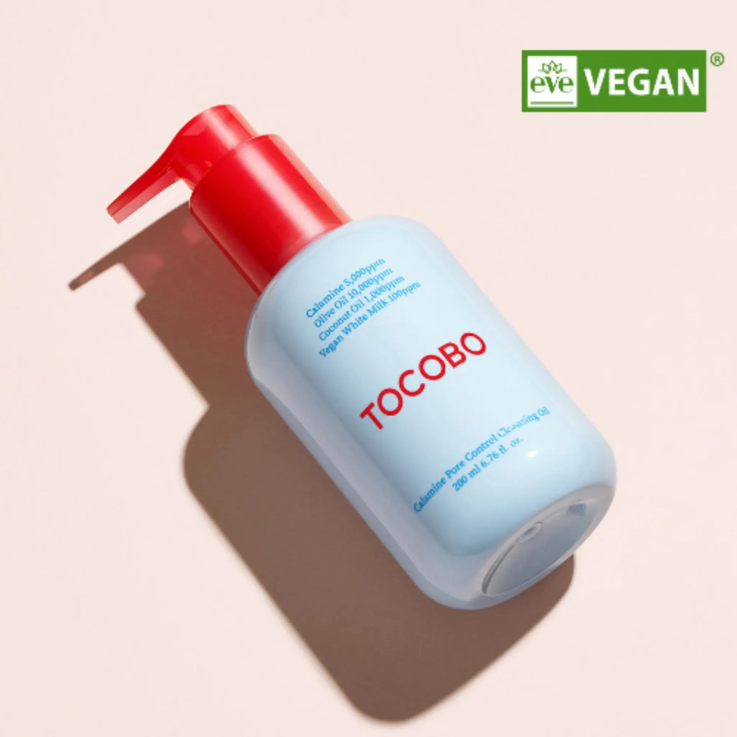 TOCOBO Calamine Pore Control Cleansing Oil 200ml, με το προϊόν να διακρίνεται, προσφέρει βαθύ καθαρισμό και καταπραϋντική φροντίδα για λιπαρές και προβληματικές επιδερμίδες.