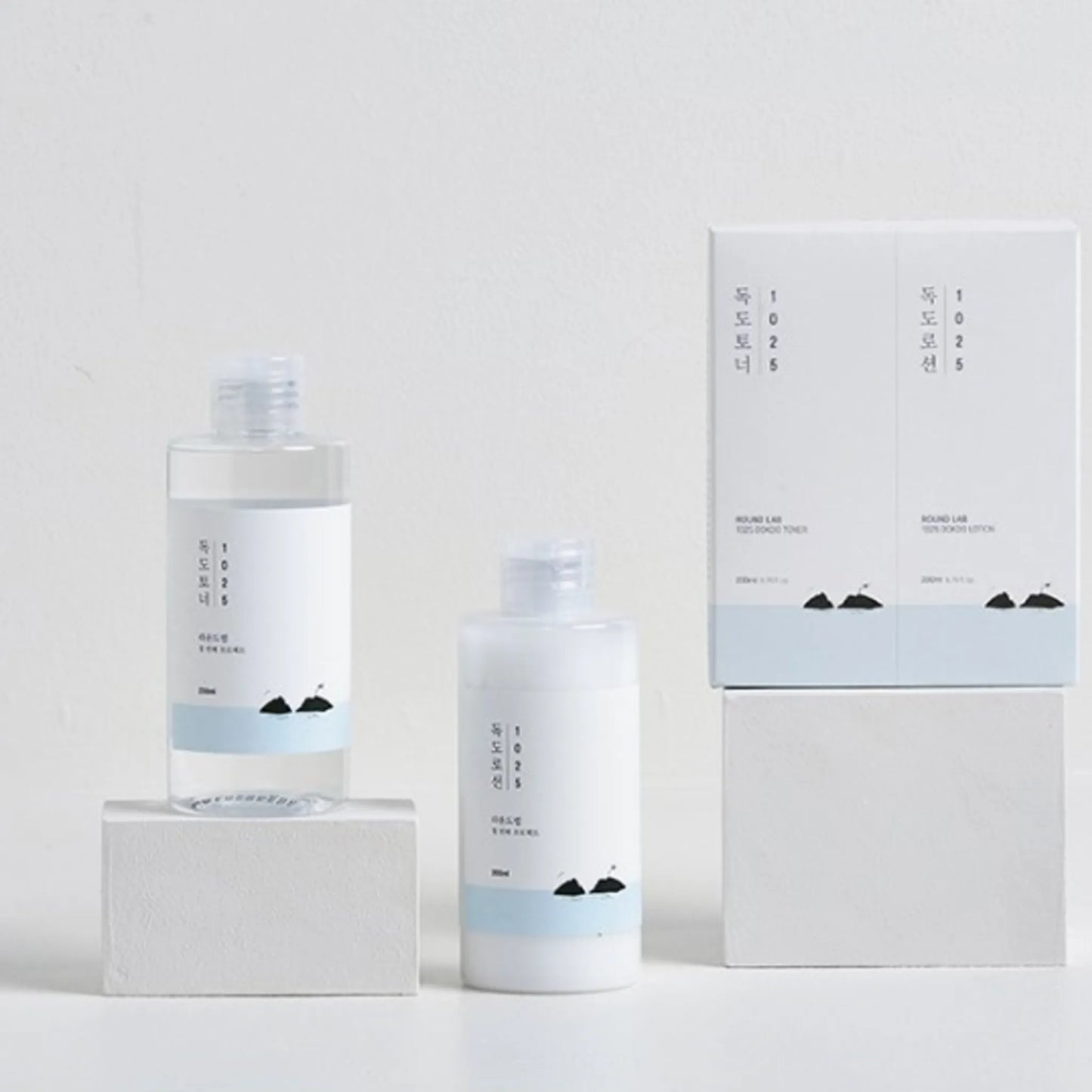 1025 DOKDO Toner 200ml + DOKDO Lotion 200ml with their packages