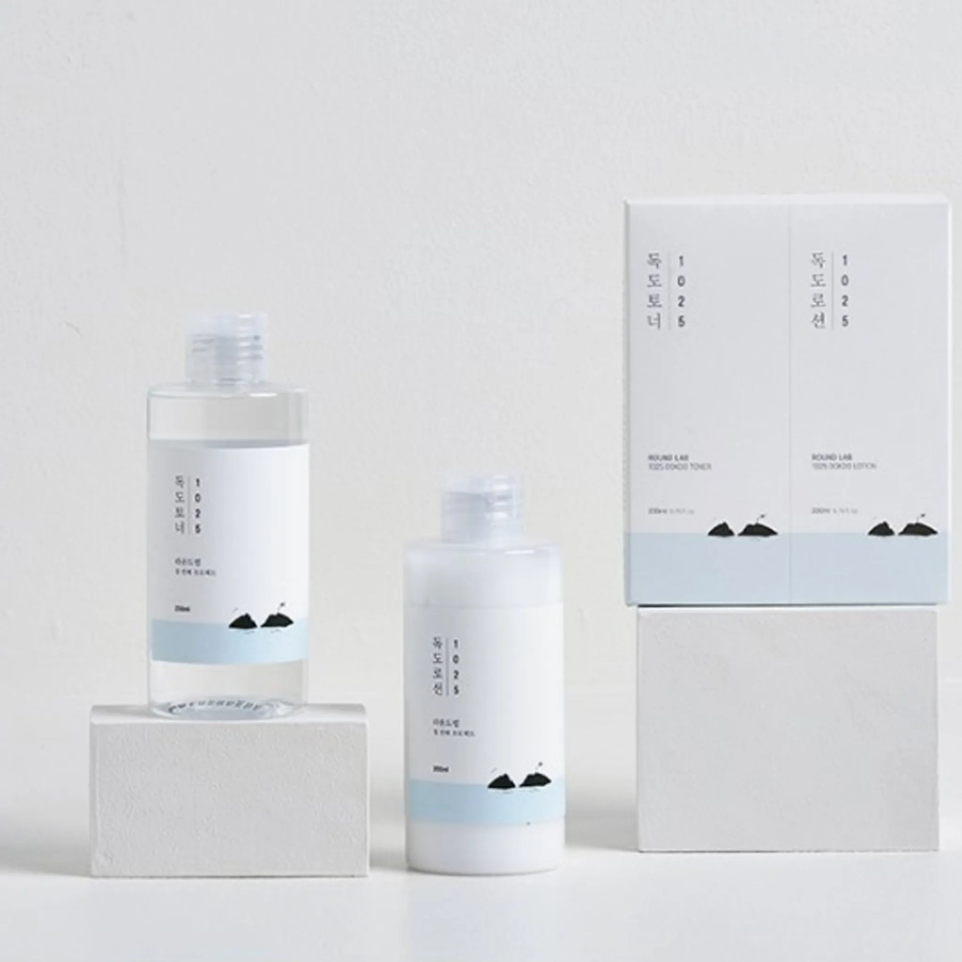 1025 DOKDO Toner 200ml + DOKDO Lotion 200ml with their packages