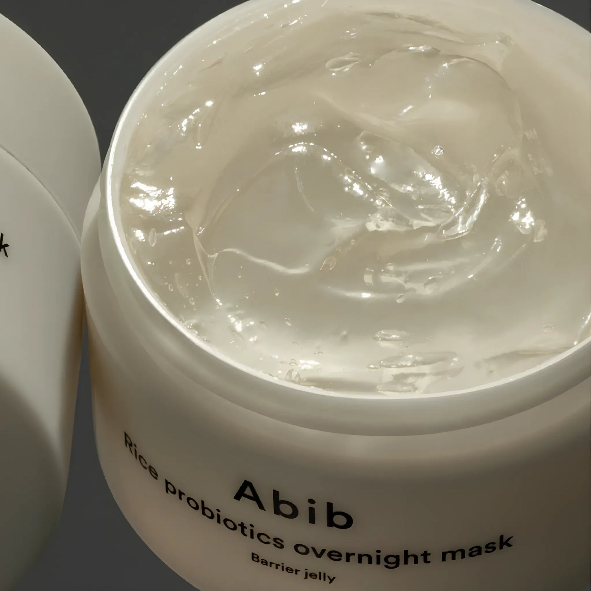 Abib Rice Probiotics Overnight Mask Barrier Jelly 80ml - Κοντινή λήψη της ζελατινώδους υφής, ιδανικής για βραδινή χρήση.