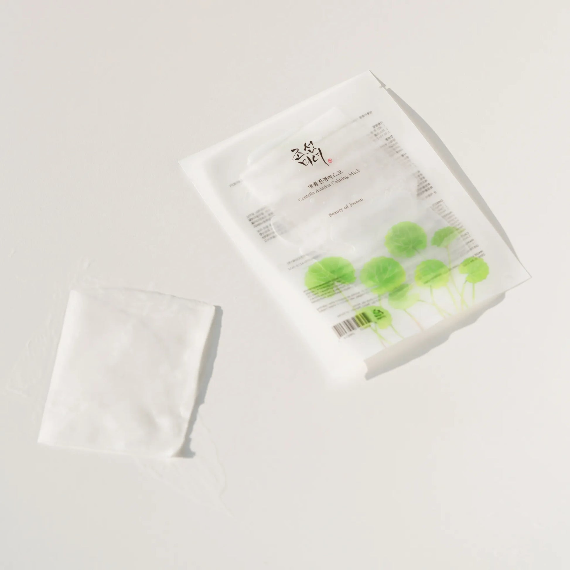 Beauty of Joseon Centella Calming Mask σε φυσικό φόντο