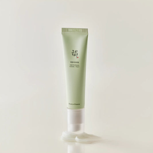 Beauty of Joseon Light on Serum: Centella + Vita C 30ml, με ελαφριά υφή και με τα ορατά ενεργά συστατικά Centella και Vita C να προσφέρουν φωτεινότητα στην επιδερμίδα.
