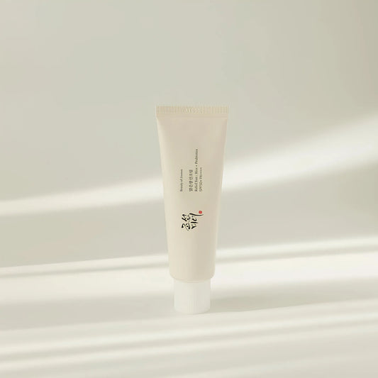 Beauty of Joseon Relief Sun Rice Probiotics SPF50+ PA++++ 50ml, με ελαφριά και μη λιπαρή υφή που απλώνεται εύκολα, προσφέρει υψηλή ηλιοπροστασία χωρίς να αφήνει λιπαρότητα.