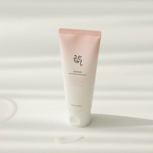 Beauty of Joseon Apricot Blossom Peeling Gel 100ml, με απαλή υφή, η φόρμουλα περιέχει εκχυλίσματα άνθους βερικοκιάς, προσφέροντας απαλή απολέπιση και βελτίωση της υφής της επιδερμίδας.
