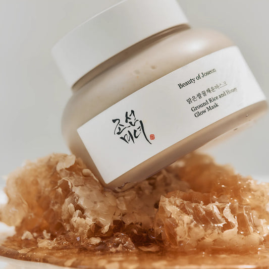 Ground Rice and Honey Glow Mask 150ml, κρεμώδη υφή να απλώνεται εύκολα, το ρύζι και το μέλι προσφέρουν απαλή απολέπιση και ενυδάτωση.