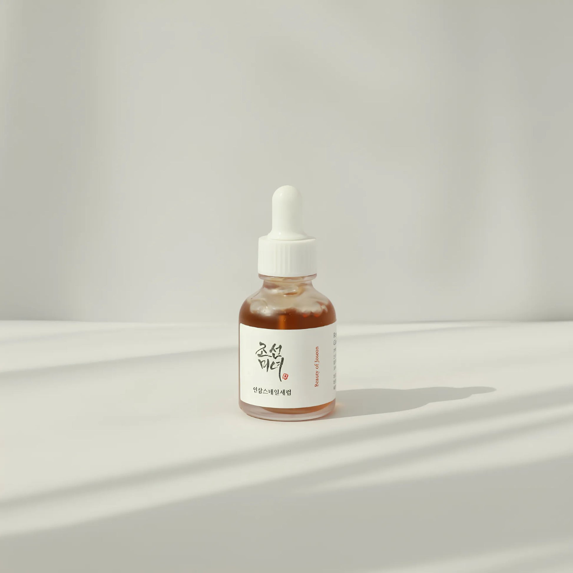 Beauty of Joseon Revive Serum: Ginseng + Snail Mucin 30ml, με συστατικά που προσφέρουν αντιγηραντική δράση και βελτιώνουν την υφή της επιδερμίδας.