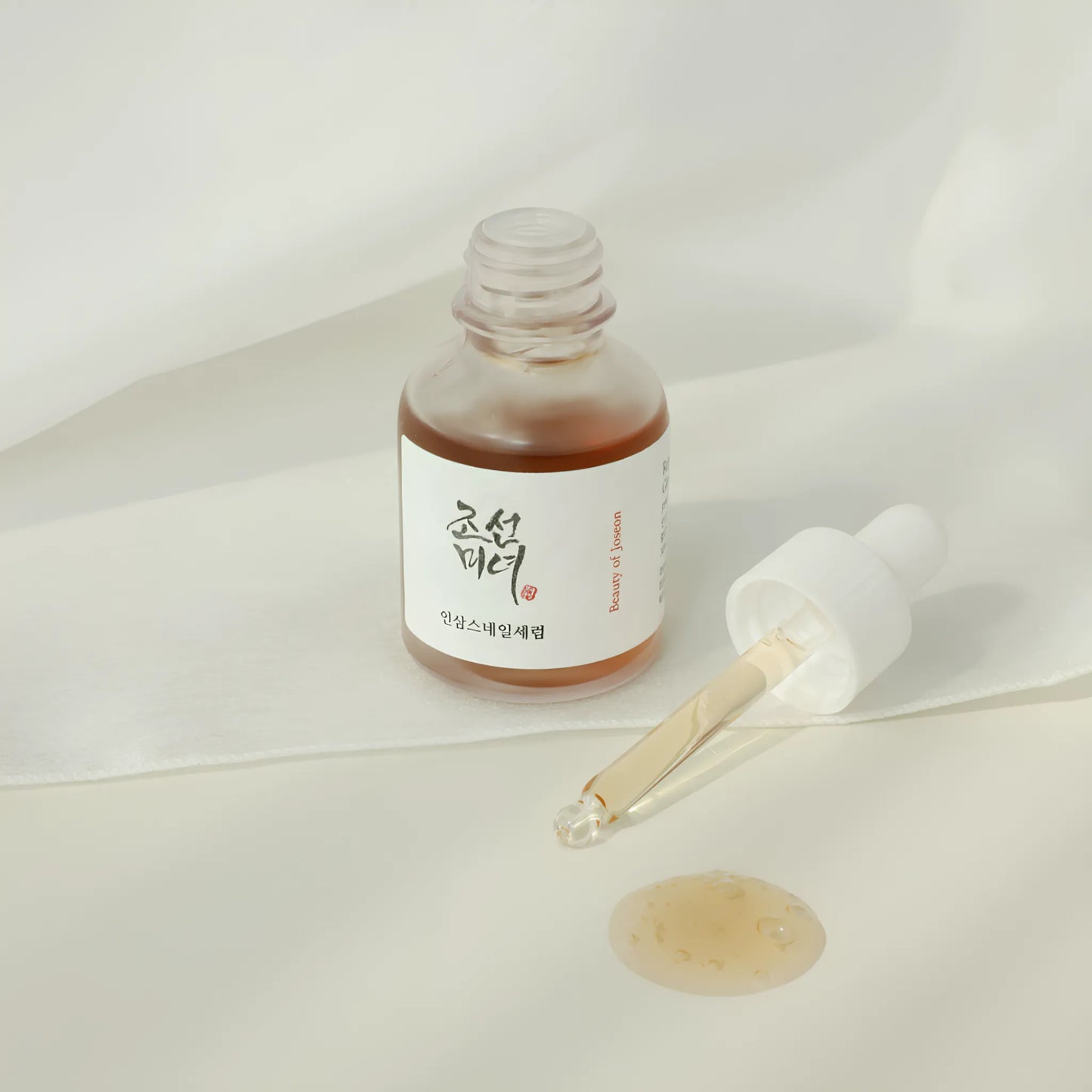 Beauty of Joseon Revive Serum: Ginseng + Snail Mucin 30ml, με απαλή υφή που απλώνεται εύκολα, προσφέρει ενυδάτωση και μειώνει τα σημάδια κούρασης.
