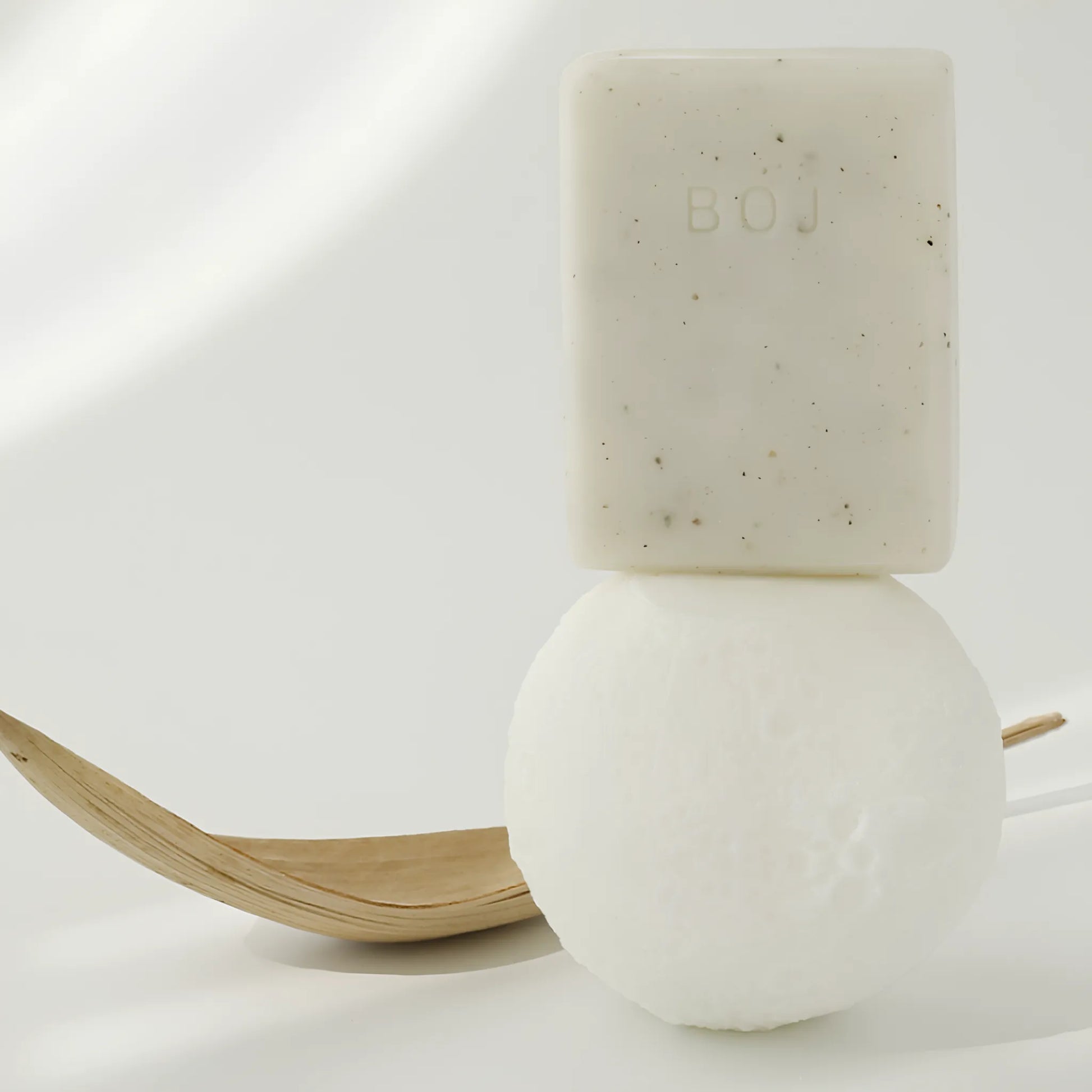Beauty of Joseon Low pH Rice Face and Body Cleansing Bar 100g, προσφέρει ήπιο καθαρισμό για το πρόσωπο και το σώμα.