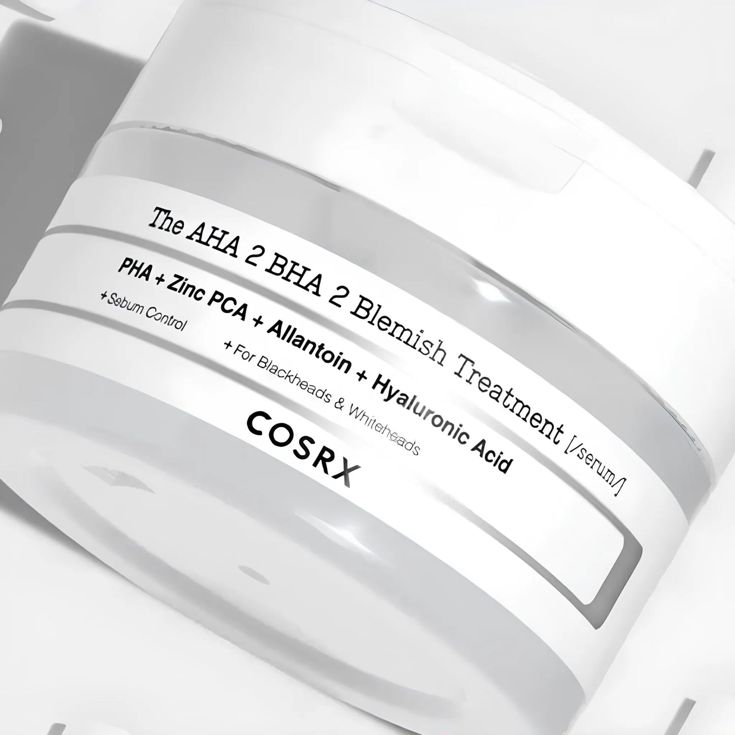 COSRX The AHA 2 BHA 2 Blemish Treatment Serum 50g, με το προϊόν να φαίνεται καθαρά, βοηθά στη μείωση της ερυθρότητας και των ατελειών.