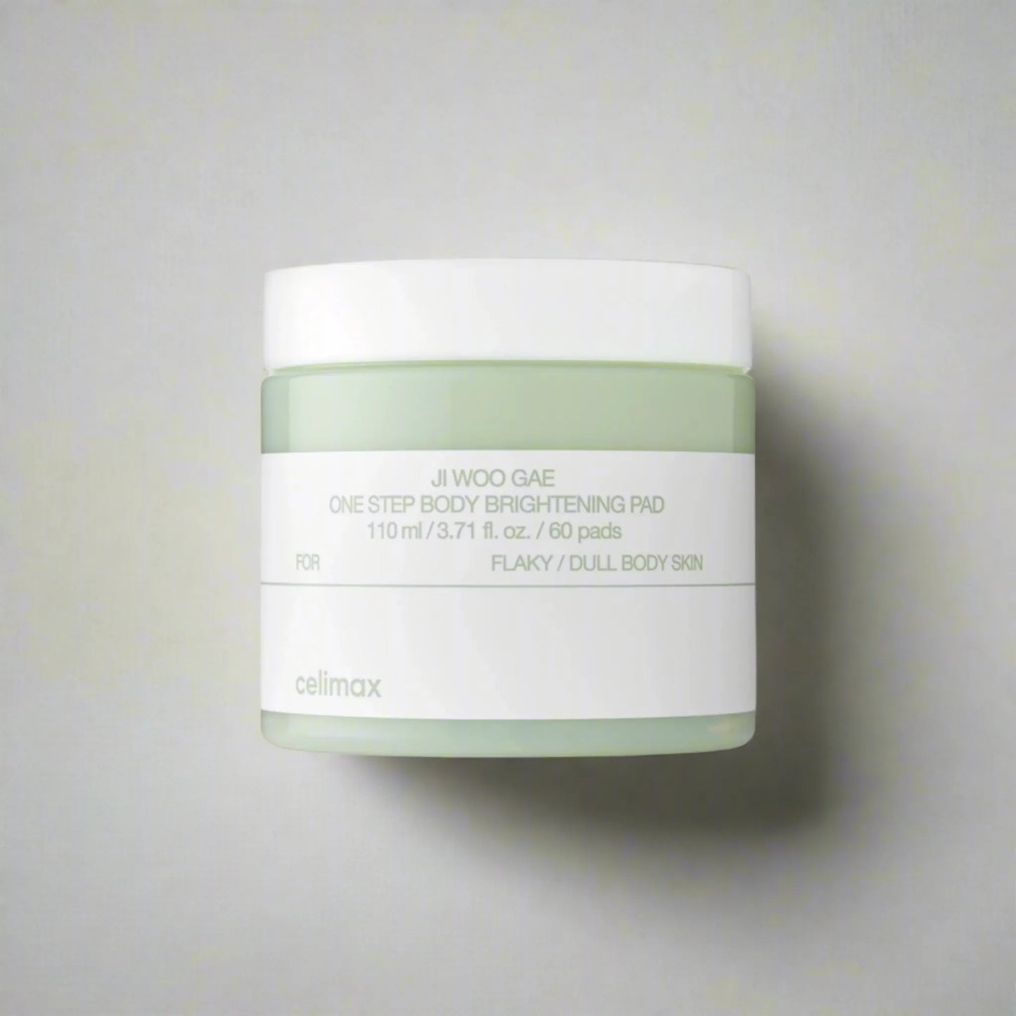 Celimax Ji.Woo.Gae One Step Body Brightening Pad 60pcs, με την απαλή κρεμώδη υφή τους, προσφέρουν ενυδάτωση και φωτεινότητα στην επιδερμίδα του σώματος.