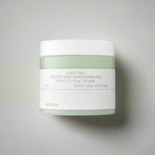 Celimax Ji.Woo.Gae One Step Body Brightening Pad 60pcs, με την απαλή κρεμώδη υφή τους, προσφέρουν ενυδάτωση και φωτεινότητα στην επιδερμίδα του σώματος.