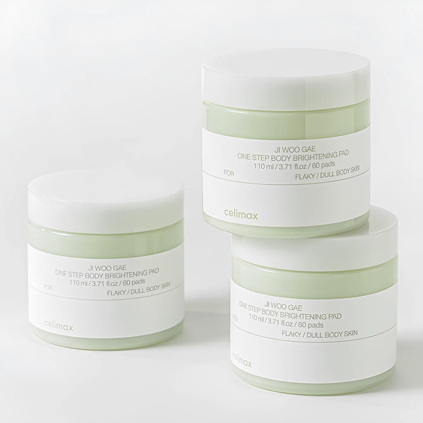 Celimax Ji.Woo.Gae One Step Body Brightening Pad 60pcs, με την απαλή κρεμώδη υφή τους, προσφέρουν ενυδάτωση και φωτεινότητα στην επιδερμίδα του σώματος.