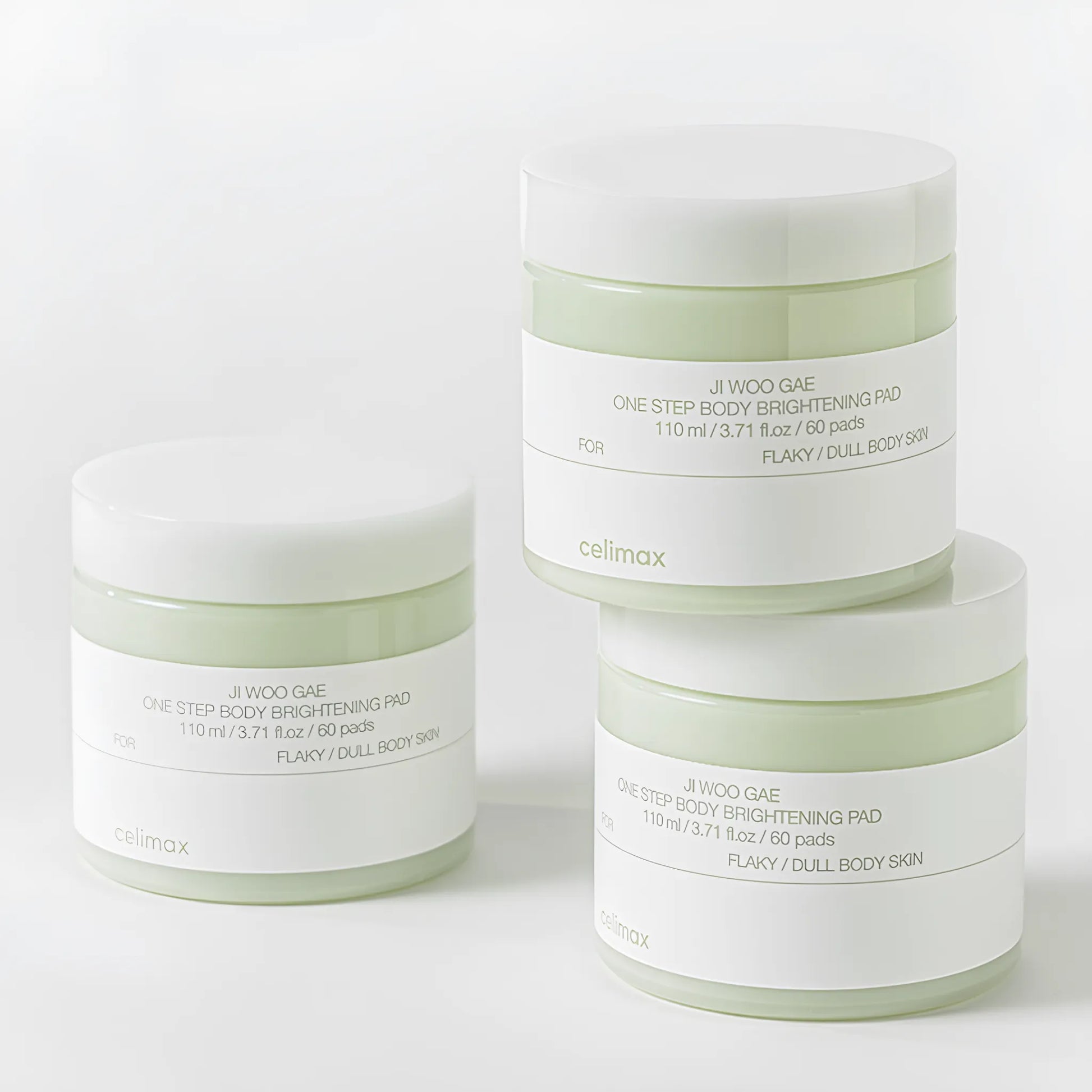 Celimax Ji.Woo.Gae One Step Body Brightening Pad 60pcs, με την απαλή κρεμώδη υφή τους, προσφέρουν ενυδάτωση και φωτεινότητα στην επιδερμίδα του σώματος.