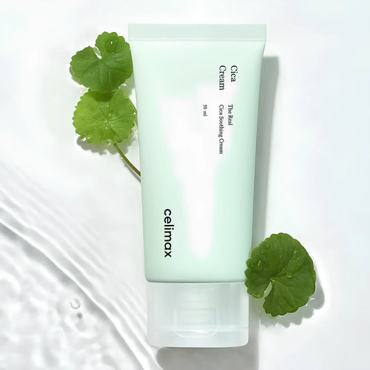 Celimax The Real Cica Soothing Cream 50ml, με τη λεπτή υφή της κρέμας και το ορατό εκχύλισμα cica, βοηθά στην ανακούφιση από ερεθισμούς και ενυδατώνει σε βάθος.