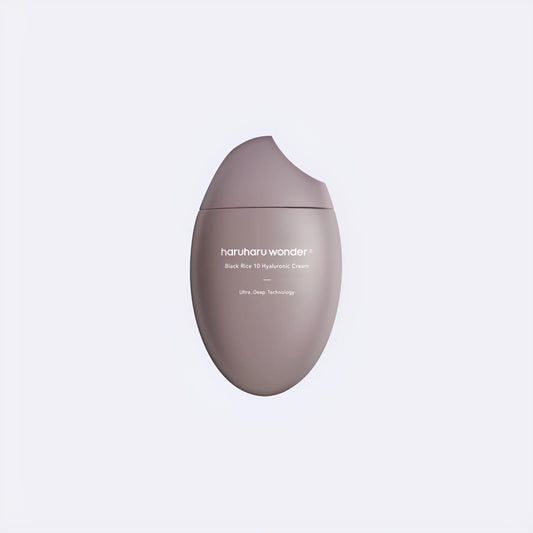 Haruharu Wonder Black Rice 10 Hyaluronic Cream 50ml, με το κομψό βαζάκι να φαίνεται καθαρά, προσφέρει ενυδάτωση και θρέψη στο δέρμα.