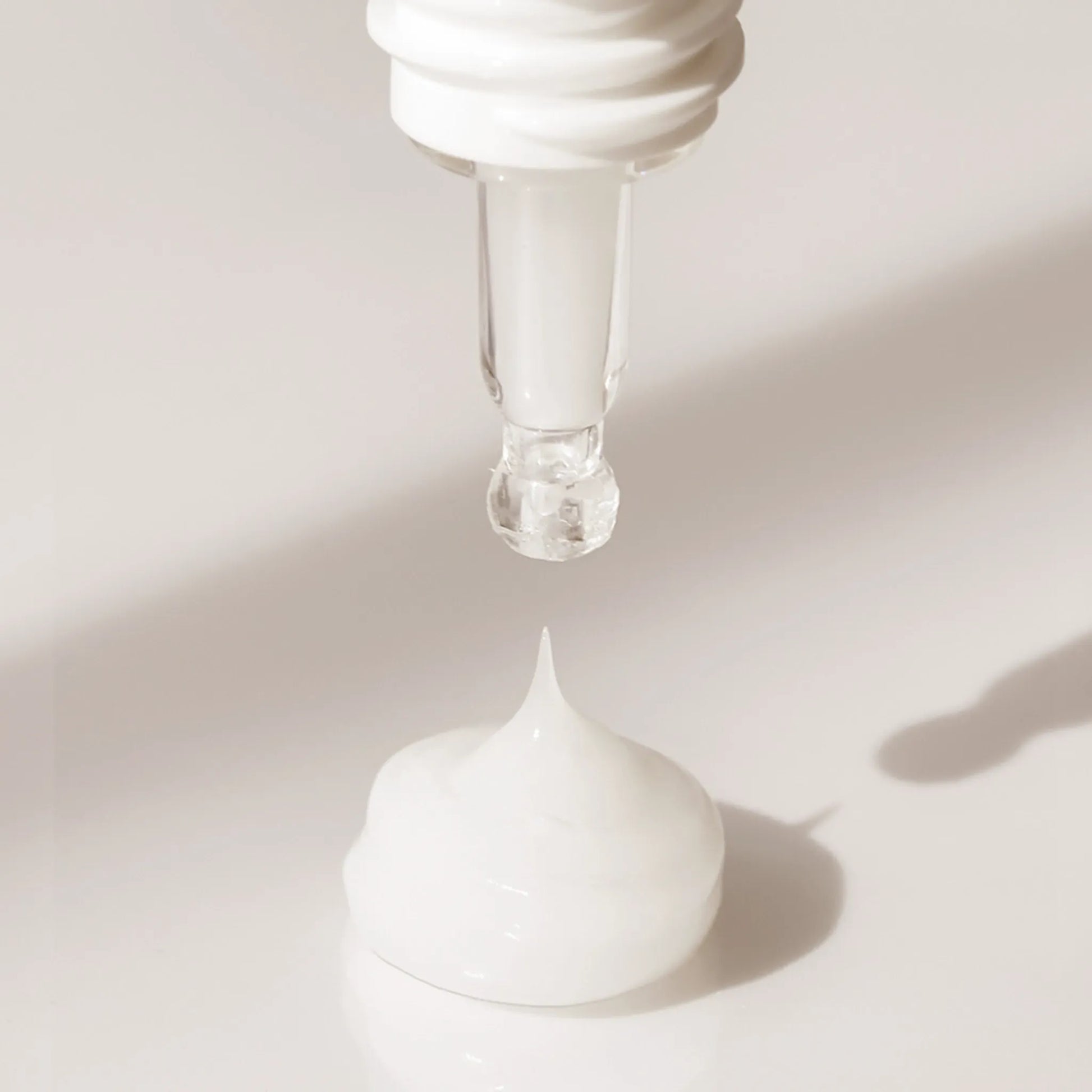 Isntree TW-Real Eye Cream – Κρέμα αντιγήρανσης για ενυδατωμένο και απαλό δέρμα γύρω από τα μάτια.