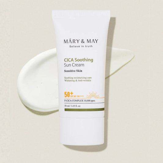 Mary&May CICA Soothing Sun Cream SPF50+ PA++++ 50ml, με το προϊόν να φαίνεται καθαρά, ενυδατώνει και προστατεύει την επιδερμίδα από τις ακτίνες UV.