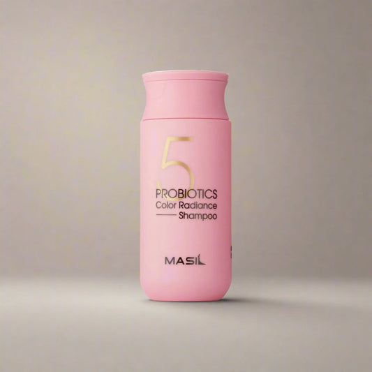 Masil 5 Probiotics Color Radiance Shampoo 150ml, με το προϊόν να φαίνεται καθαρά, προστατεύει το χρώμα των μαλλιών, διατηρώντας το φωτεινό και ζωντανό.