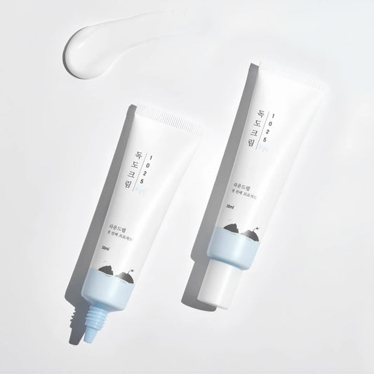 Round Lab 1025 DOKDO Eye Cream 30ml, με τη συσκευασία να διακρίνεται, μειώνει τα σημάδια κούρασης και φωτίζει την περιοχή των ματιών.