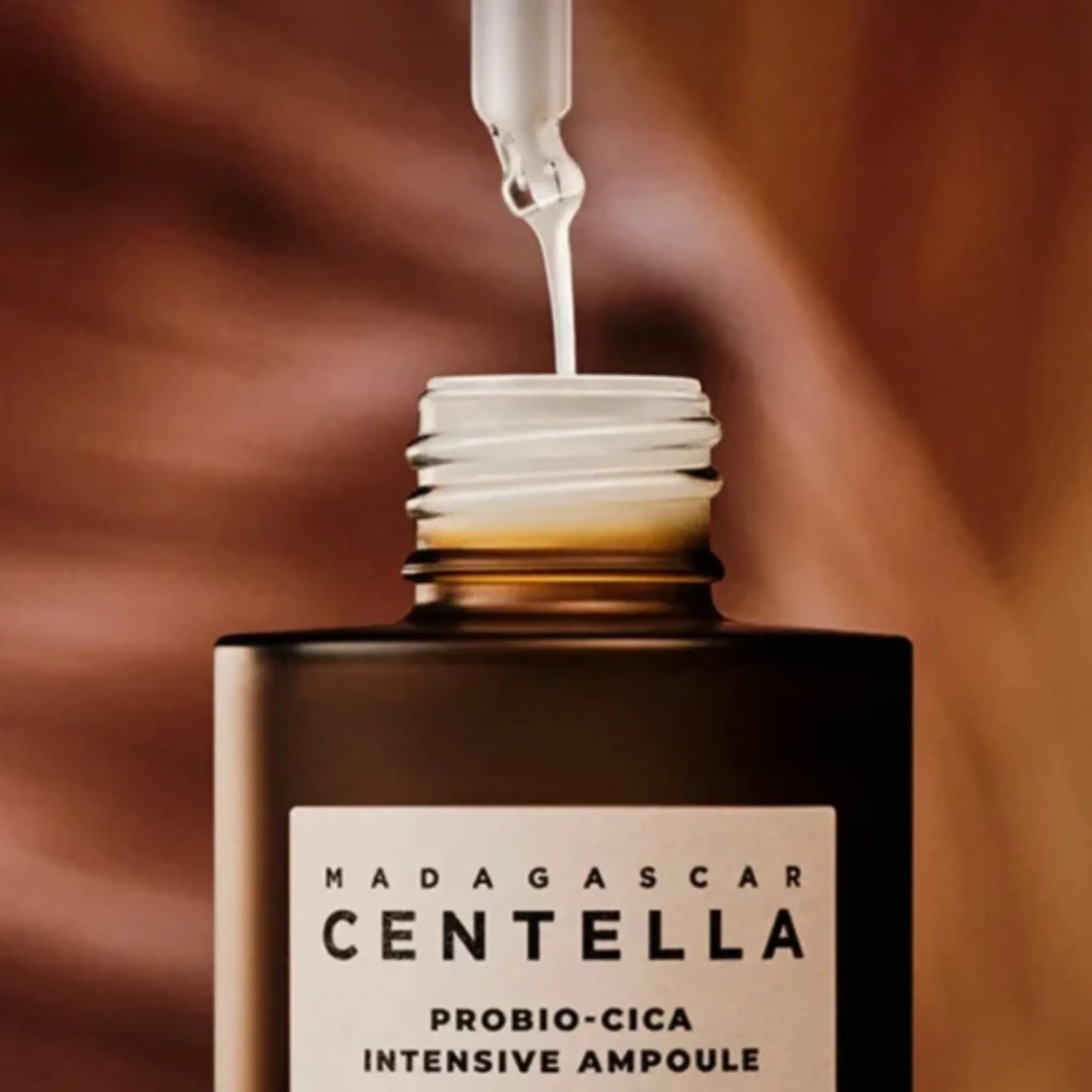 Skin1004 | Madagascar Centella Probio-Cica Intensive Ampoule 50ml – Εντατικό ampoule για την ενίσχυση του δέρματος, καταπολεμώντας την ξηρότητα και την ερυθρότητα με φυσικά εκχυλίσματα.