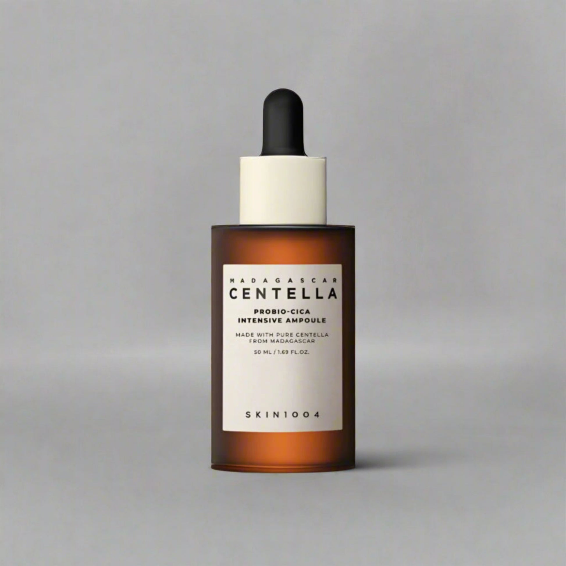 Skin1004 | Madagascar Centella Probio-Cica Intensive Ampoule 50ml – Ισχυρός ορός με Centella Asiatica και προβιοτικά, που καταπραΰνει το δέρμα, ενισχύει τον φραγμό και προσφέρει βαθιά ενυδάτωση.