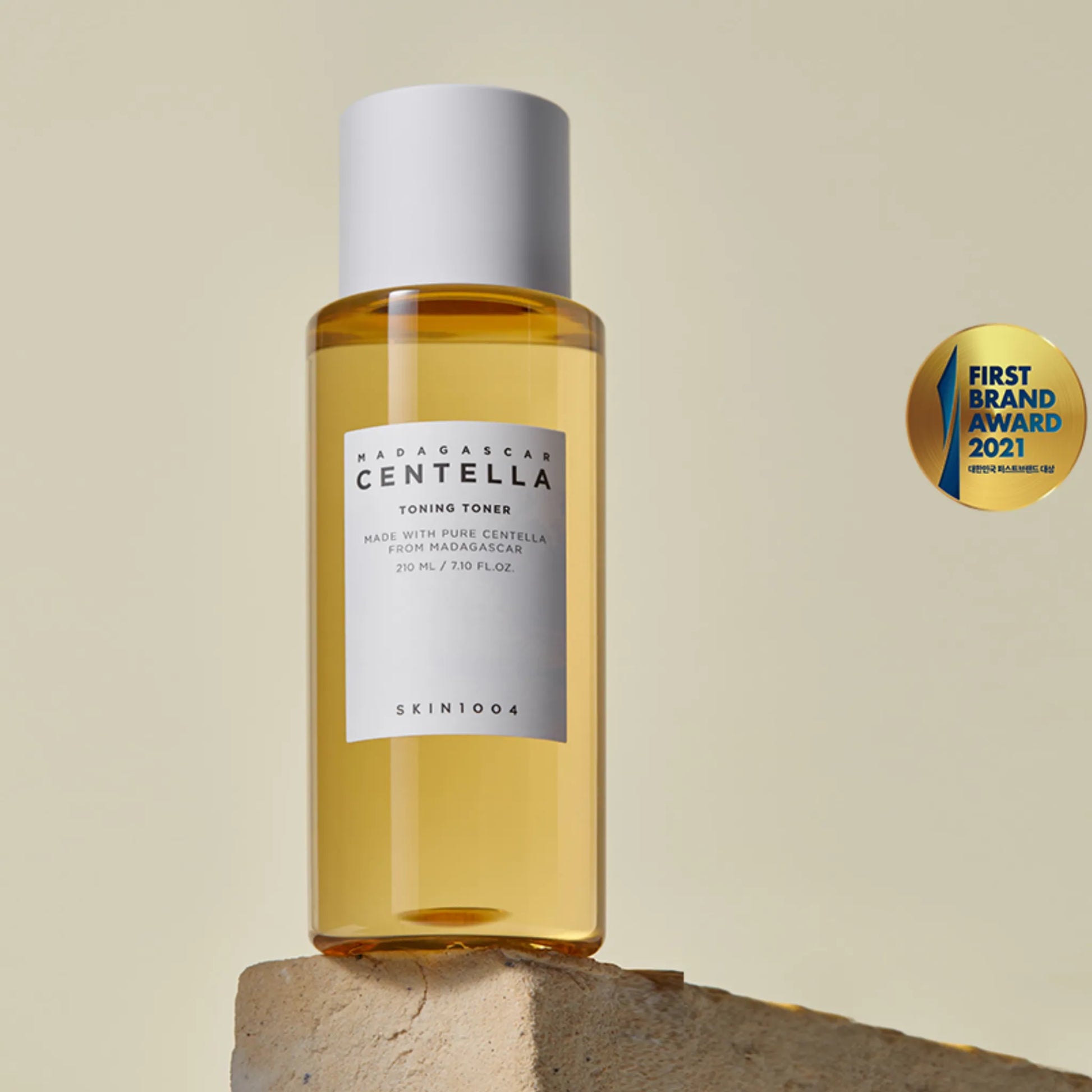 Skin1004 Madagascar Centella Toning Toner 30ml, με τη συσκευασία να φαίνεται καθαρά, τονώνει και καταπραΰνει την επιδερμίδα με εκχύλισμα Centella.