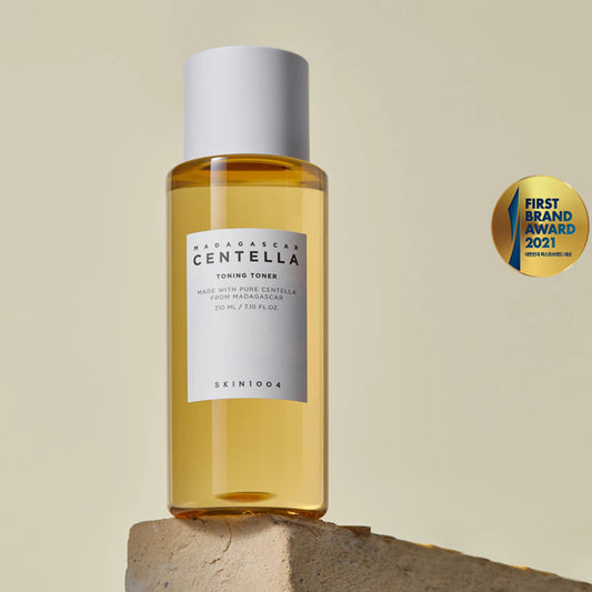 Skin1004 Madagascar Centella Toning Toner 30ml, με τη συσκευασία να φαίνεται καθαρά, τονώνει και καταπραΰνει την επιδερμίδα με εκχύλισμα Centella.