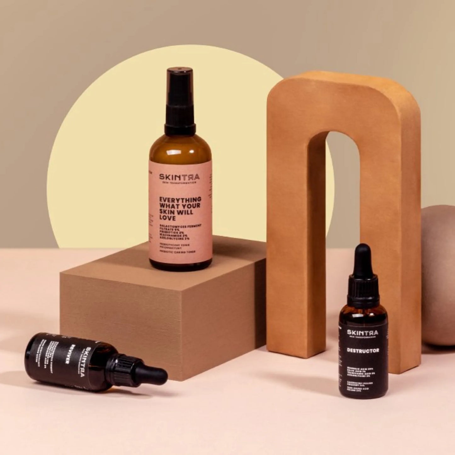 SkinTra Destructor All Year Acid Peel 24% 30ml, με το προϊόν να φαίνεται καθαρά, περιέχει υψηλή συγκέντρωση οξέων για βαθύ καθαρισμό και αναζωογόνηση.