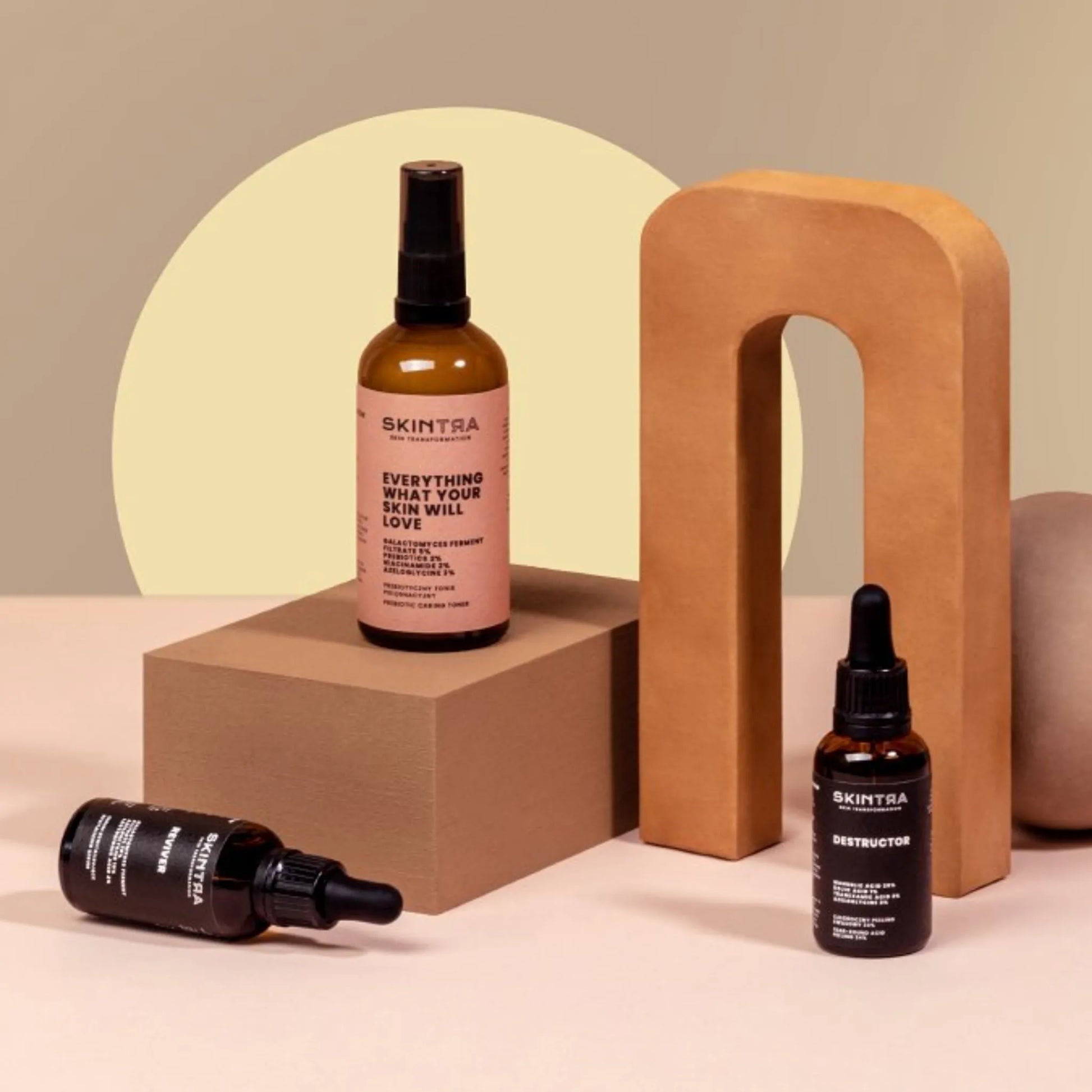 SkinTra Destructor All Year Acid Peel 24% 30ml, με το προϊόν να φαίνεται καθαρά, περιέχει υψηλή συγκέντρωση οξέων για βαθύ καθαρισμό και αναζωογόνηση.
