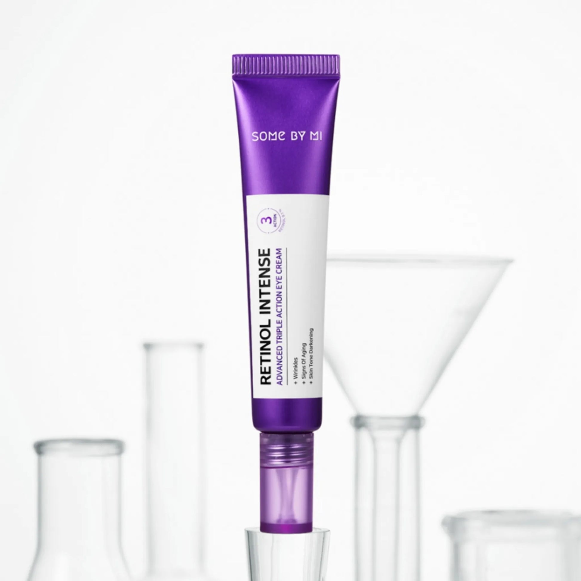 Some By Mi Retinol Intense Advanced Triple Action Eye Cream 30ml, με το σωληνάριο να ξεχωρίζει, προσφέρει αντιγηραντική φροντίδα και λάμψη στην περιοχή γύρω από τα μάτια.