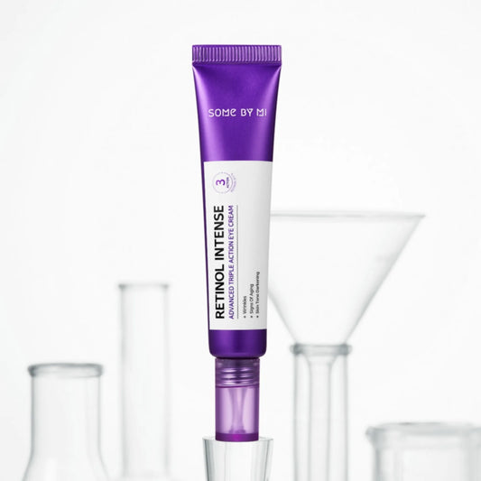 Some By Mi Retinol Intense Advanced Triple Action Eye Cream 30ml, με το σωληνάριο να ξεχωρίζει, προσφέρει αντιγηραντική φροντίδα και λάμψη στην περιοχή γύρω από τα μάτια.