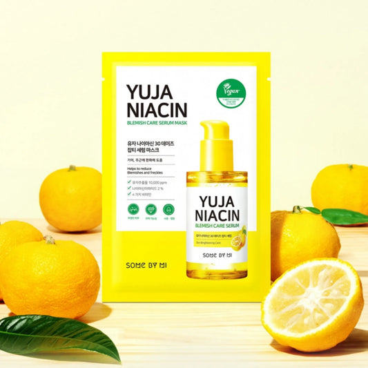 Some By Mi Yuja Niacin Blemish Care Serum Mask 25g, με τη συσκευασία να φαίνεται καθαρά, προσφέρει φωτεινότητα και φροντίδα για ατέλειες και σκούρες κηλίδες.