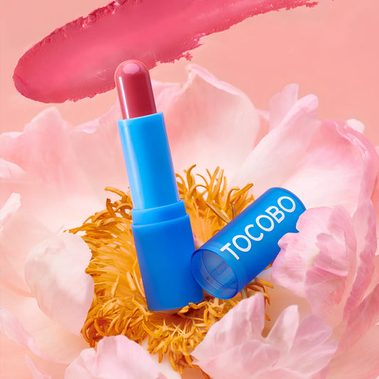 TOCOBO Powder Cream Lip Balm 032 Rose Petal, με το lip balm να διακρίνεται, χαρίζει απαλή αίσθηση και μακράς διάρκειας ενυδάτωση με ένα ροζ πέταλο απόχρωση.