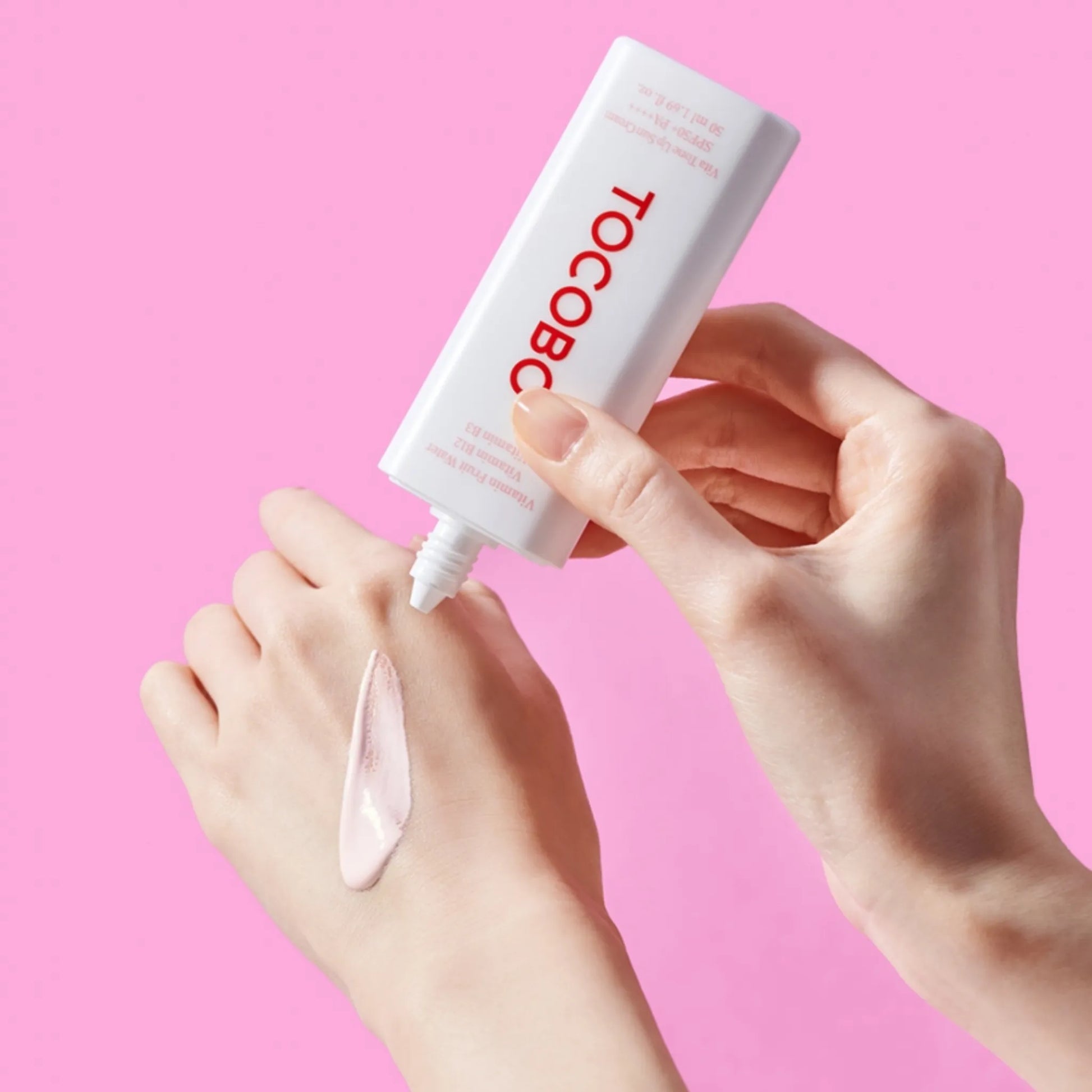 TOCOBO Vita Tone Up Sun Cream SPF50+ PA++++ 50ml, με το αντηλιακό να διακρίνεται, ενυδατώνει την επιδερμίδα και προσφέρει ομοιόμορφο και φωτεινό τόνο στην επιδερμίδα.