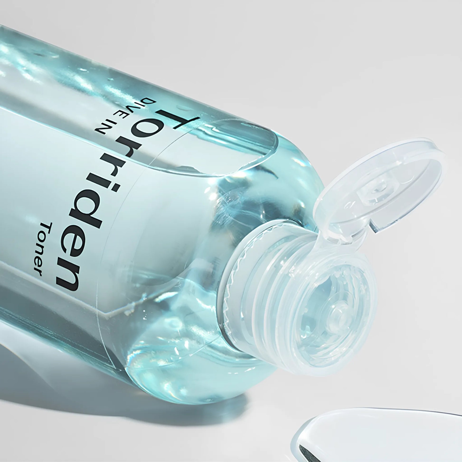 Torriden DIVE-IN Low Molecular Hyaluronic Acid Toner 300ml, με το προϊόν να ξεχωρίζει, αναζωογονεί και ενυδατώνει την επιδερμίδα, αφήνοντας μια αίσθηση φρεσκάδας και απαλότητας.