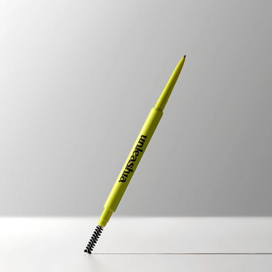 Unleashia Shaper Defining Eyebrow Pencil - 1 Oatmeal Brown 0.025g, με το μολύβι φρυδιών να διακρίνεται, προσφέρει φυσικό και ακριβές σχήμα στα φρύδια με την απόχρωση Oatmeal Brown.